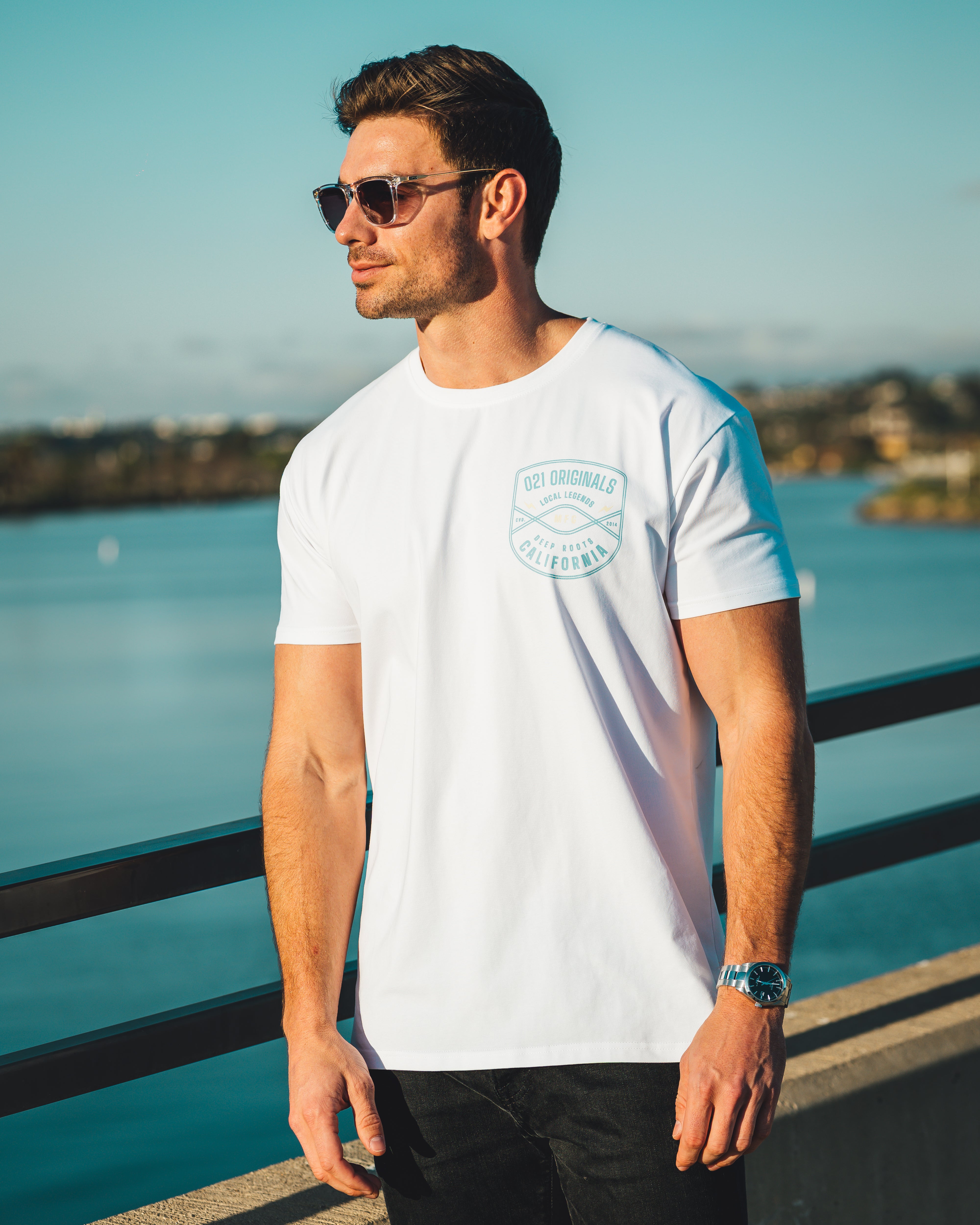 CREST SPLIT-HEM T-SHIRT - WHITE