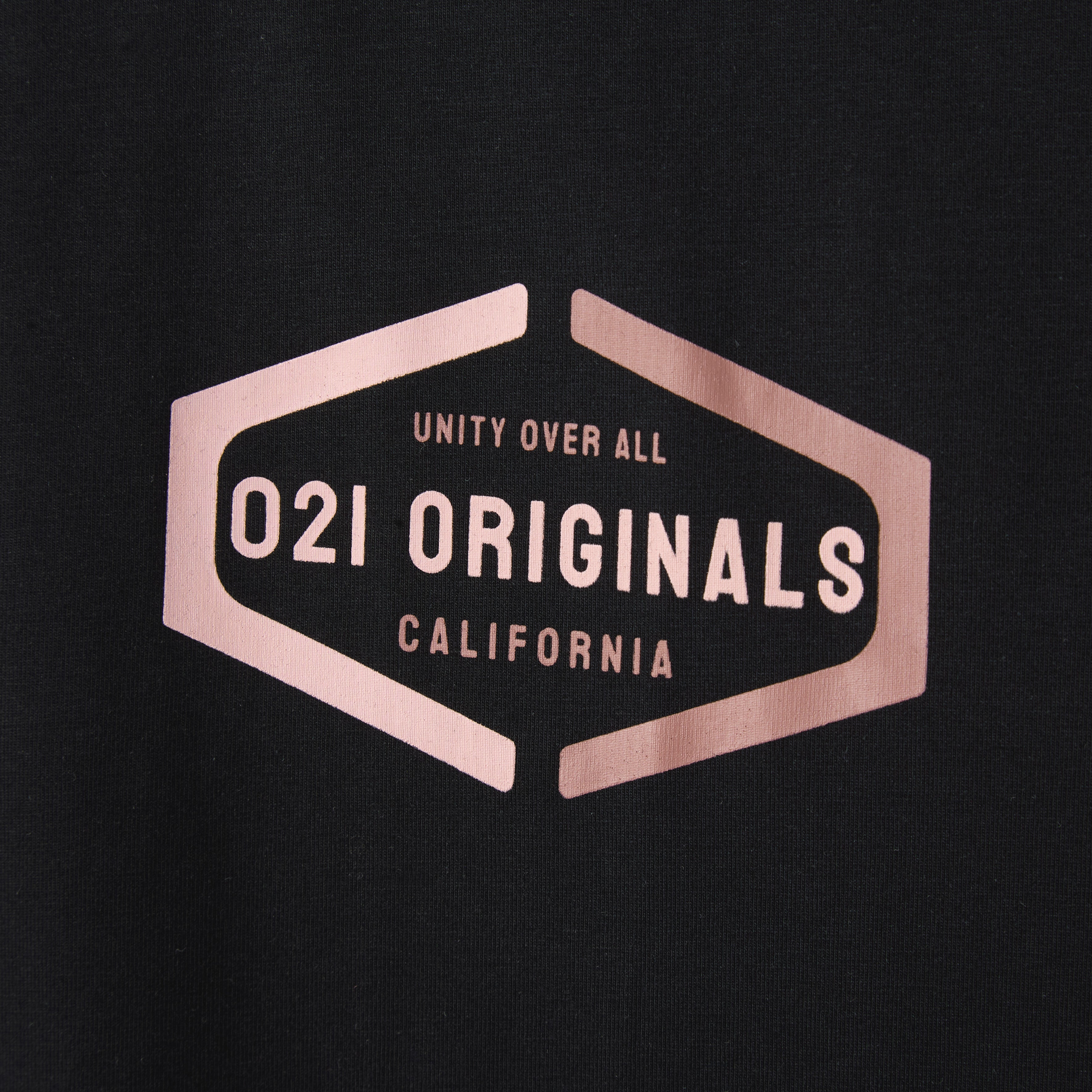 BALANCE DROP-CUT T-SHIRT - BLACK