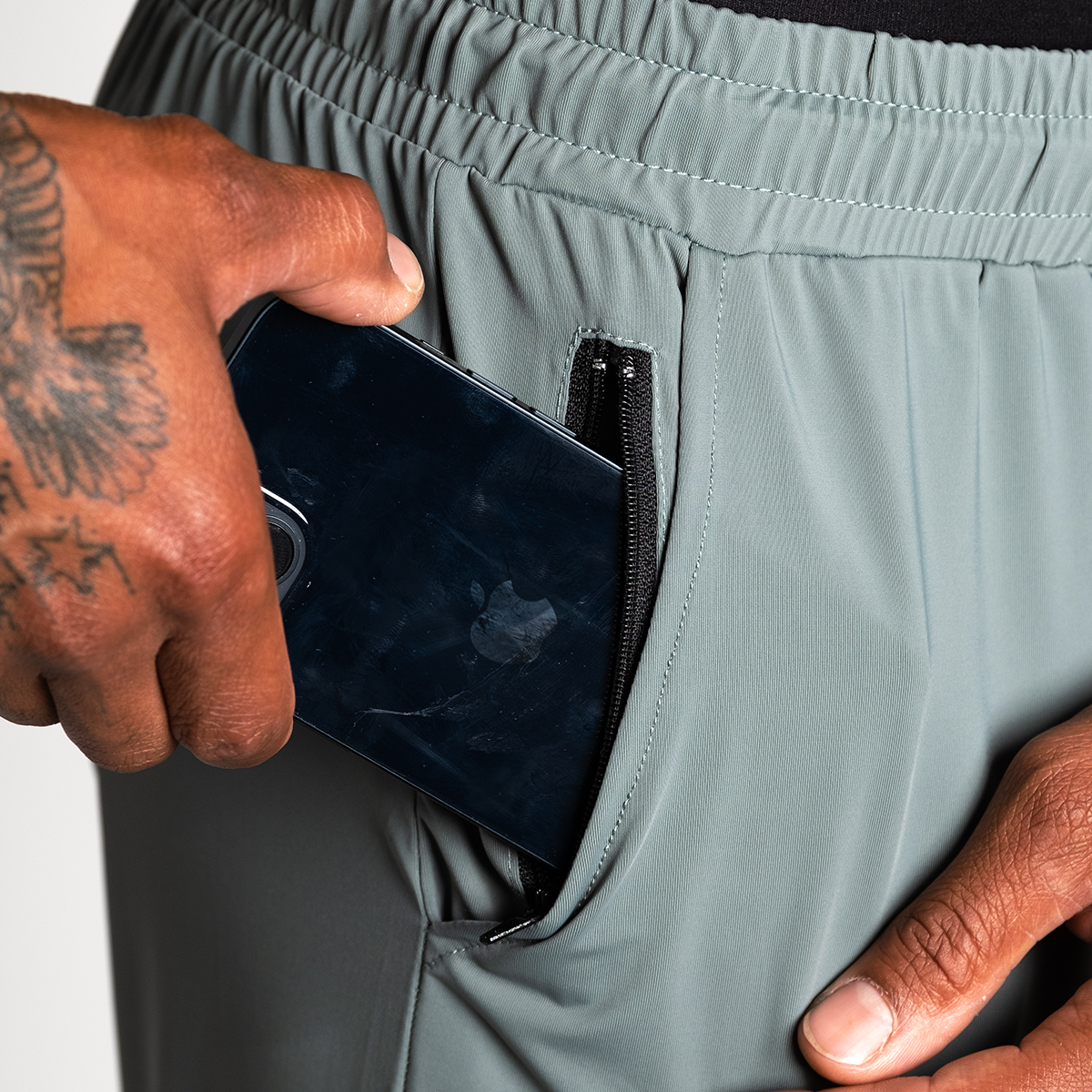 VERSA SHORTS - SEA GREEN