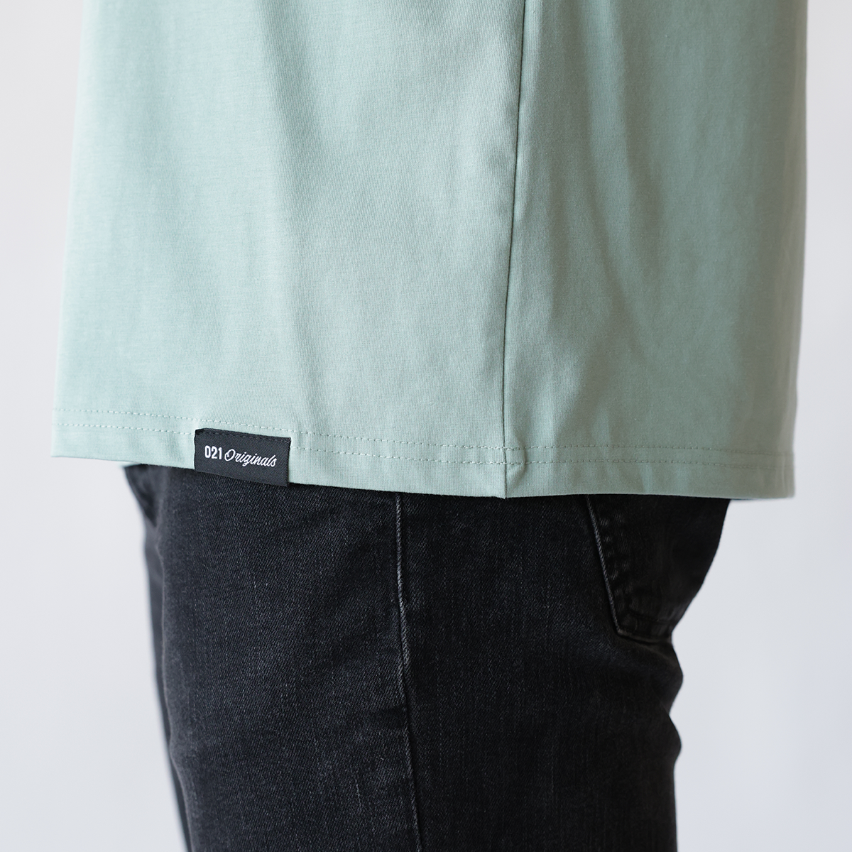 021 ESSENTIAL T-SHIRT