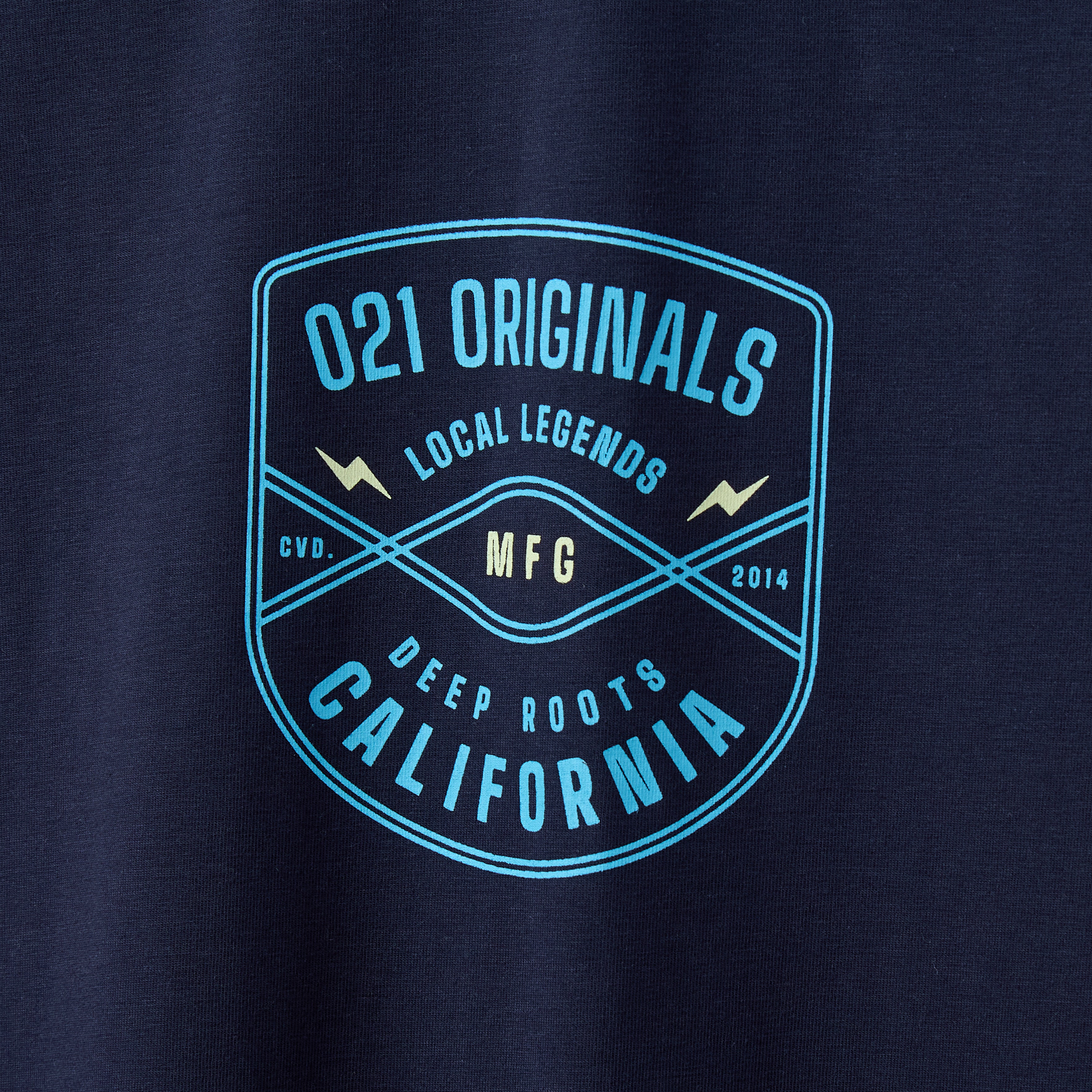 CREST SPLIT-HEM T-SHIRT - NAVY