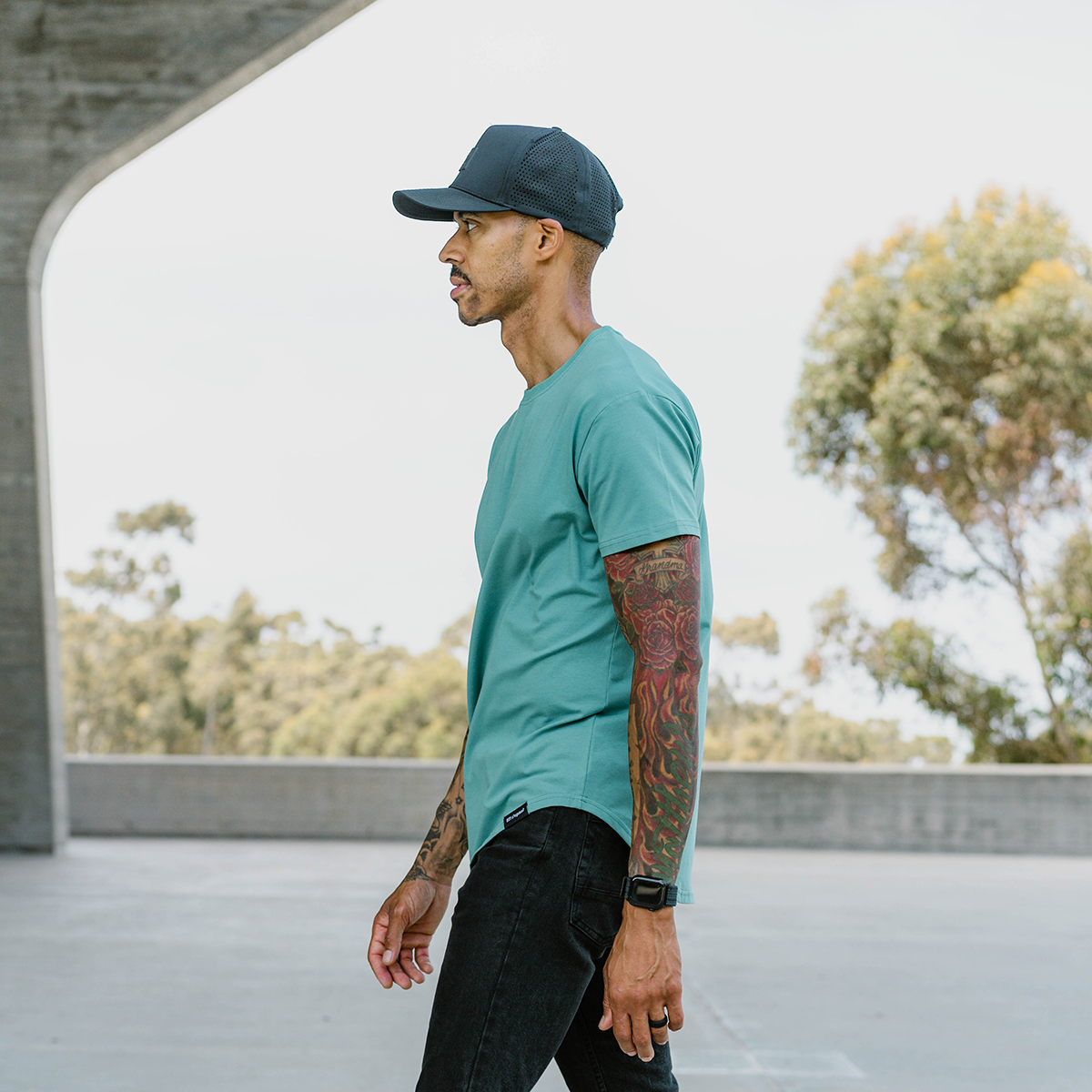 021 ESSENTIAL DROP-CUT T-SHIRT - EMERALD