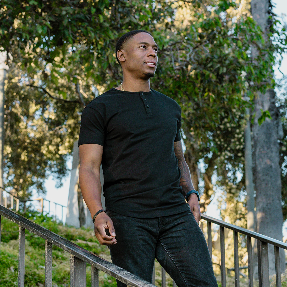 021 ESSENTIAL DROP-CUT HENLEY - BLACK