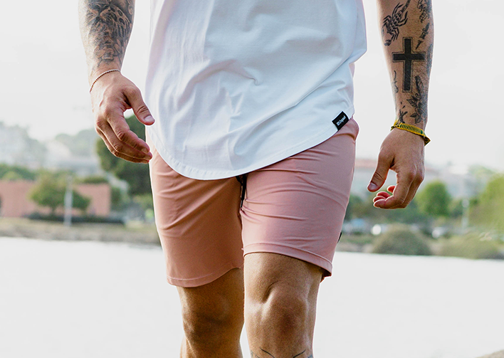Drop-cut Polo worn on stairs