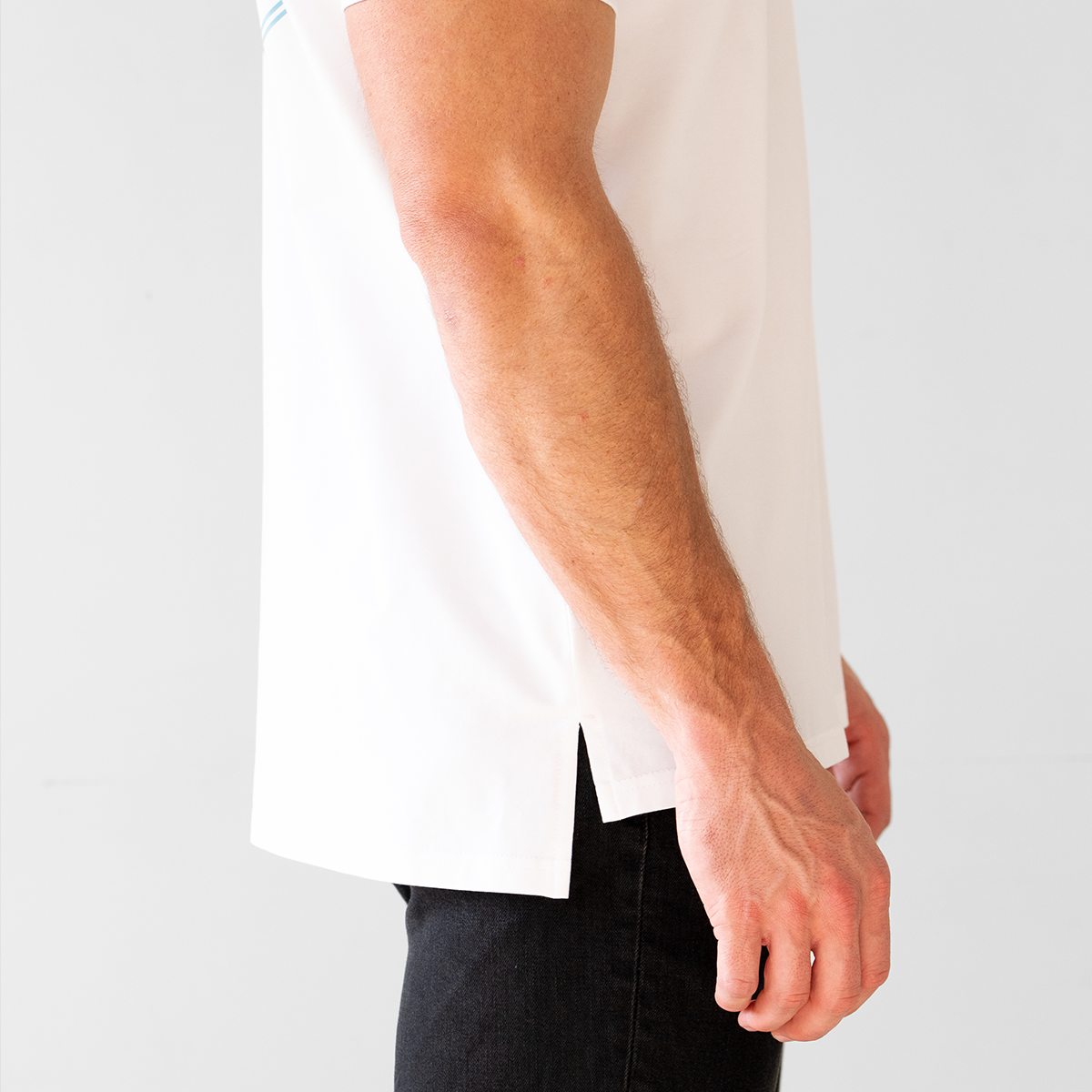 CREST SPLIT-HEM T-SHIRT - WHITE