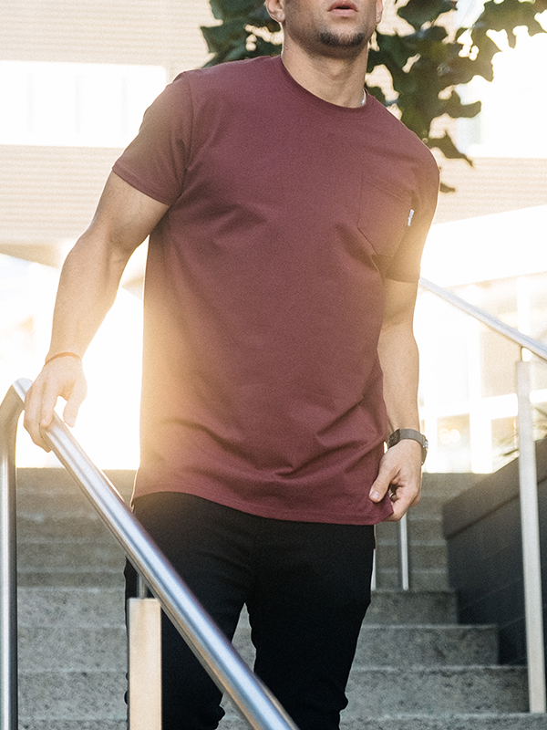 021 ESSENTIAL POCKET T-SHIRT - MAROON